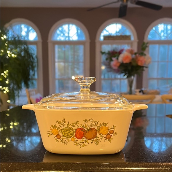 "Spice of Life" - Petite Pan & Glass Lid by Corning (P-43-B) - Picture 1 of 10